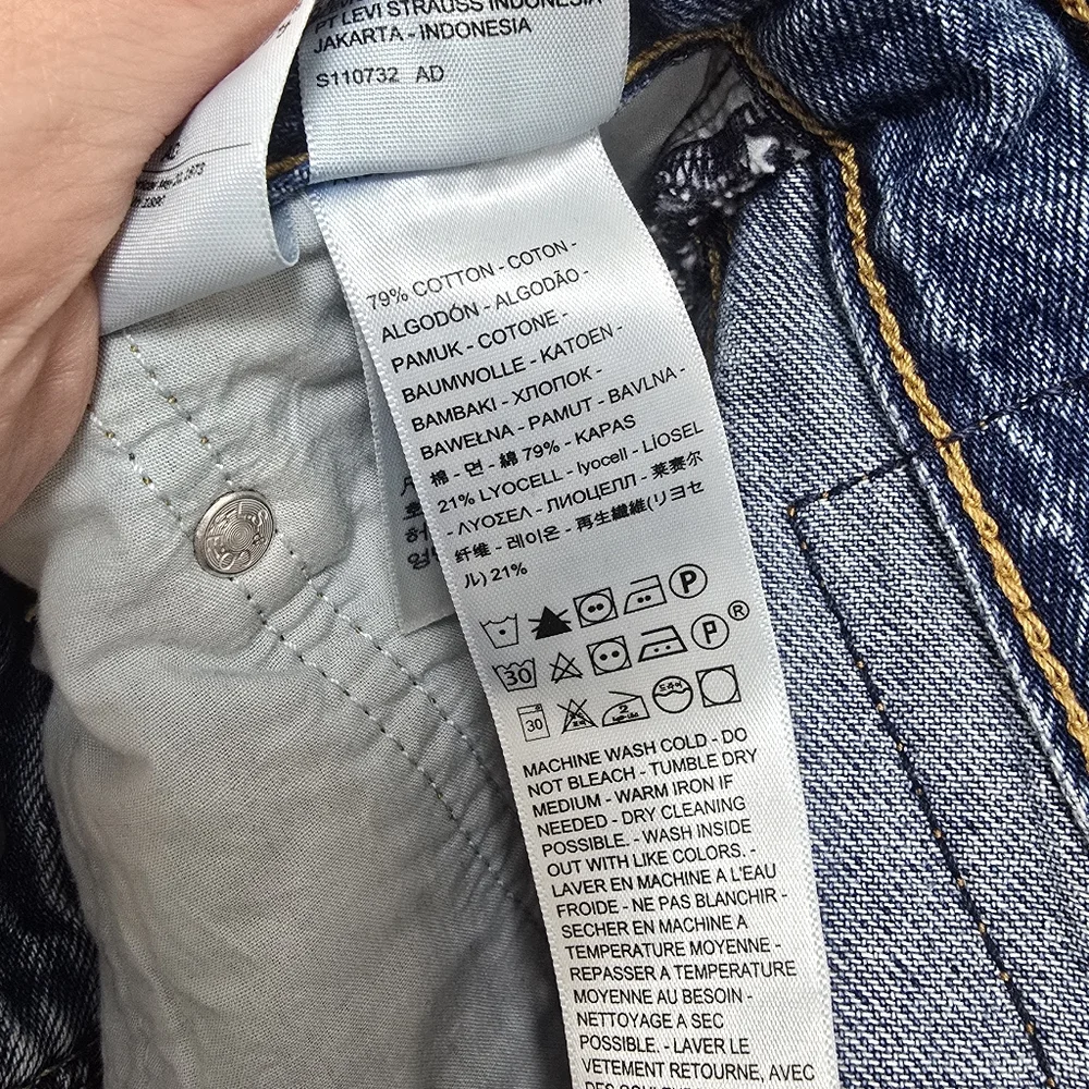 Levi's High Loose Flare Jeans Size 26 - Picture 7 of 7